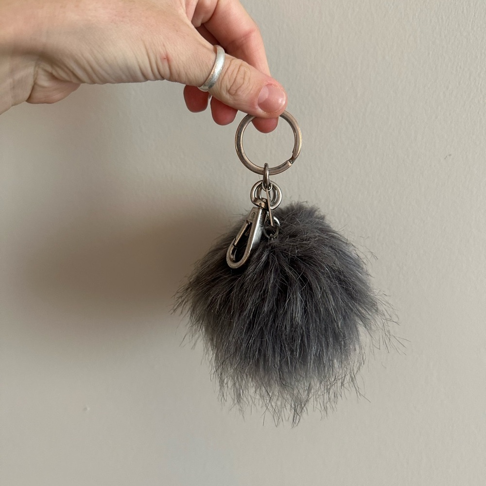 Halogen Grey faux fur puff key chain - Picture 4 of 4